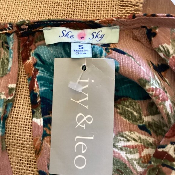 She + Sky NWT‎ Floral Bell Sleeve Romper Size Small Pink & Blue - Picture 2 of 9